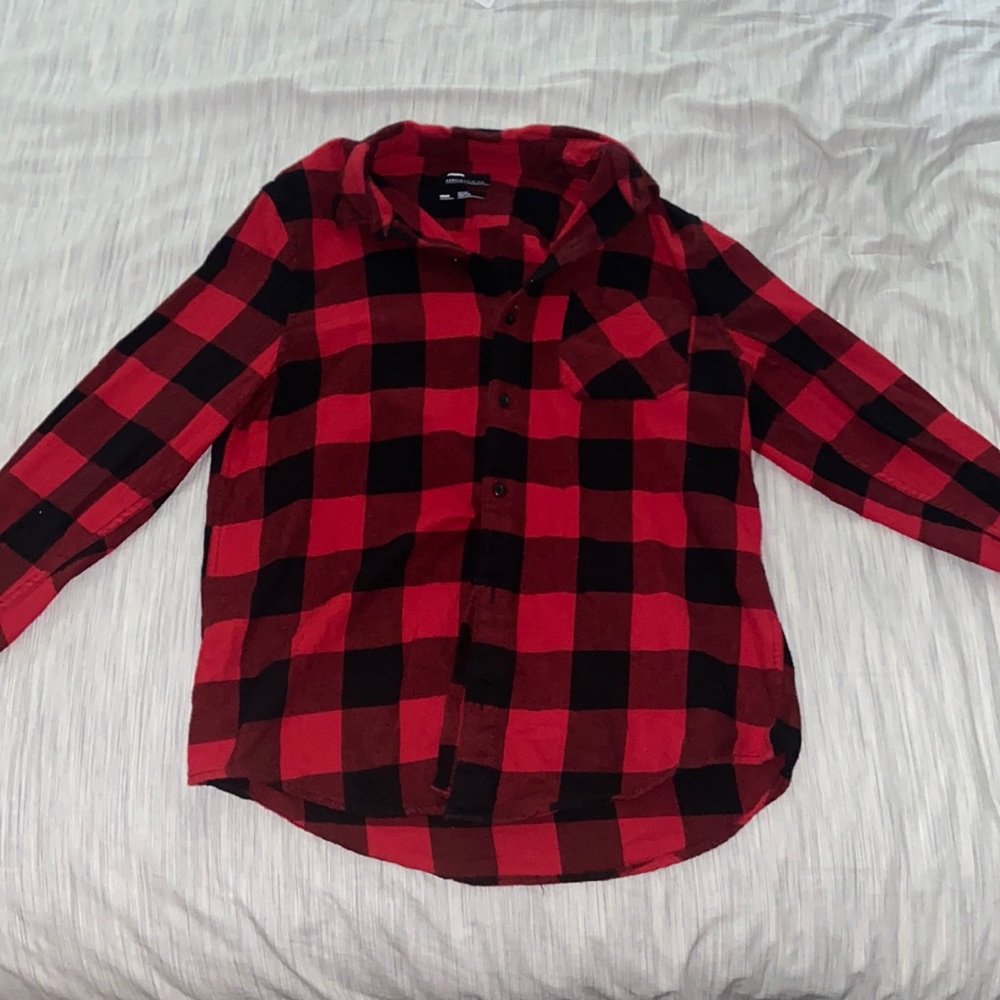 Public Opinion Men’s Medium sized black and red plaid flannel